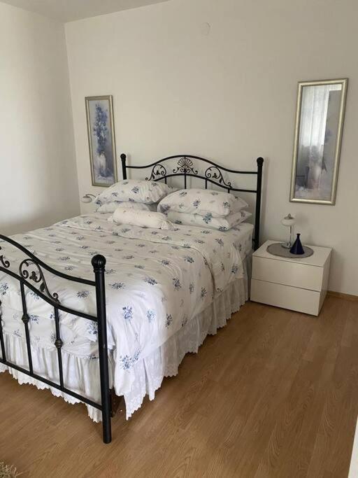 Lovely 3 Bedroom Apartment In Quiet Area W/ Pool PUY Eksteriør bilde